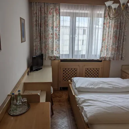 Neuwirt Отель 3*